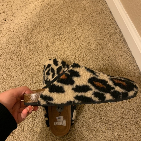 cheetah sherpa slippers - Picture 2 of 3